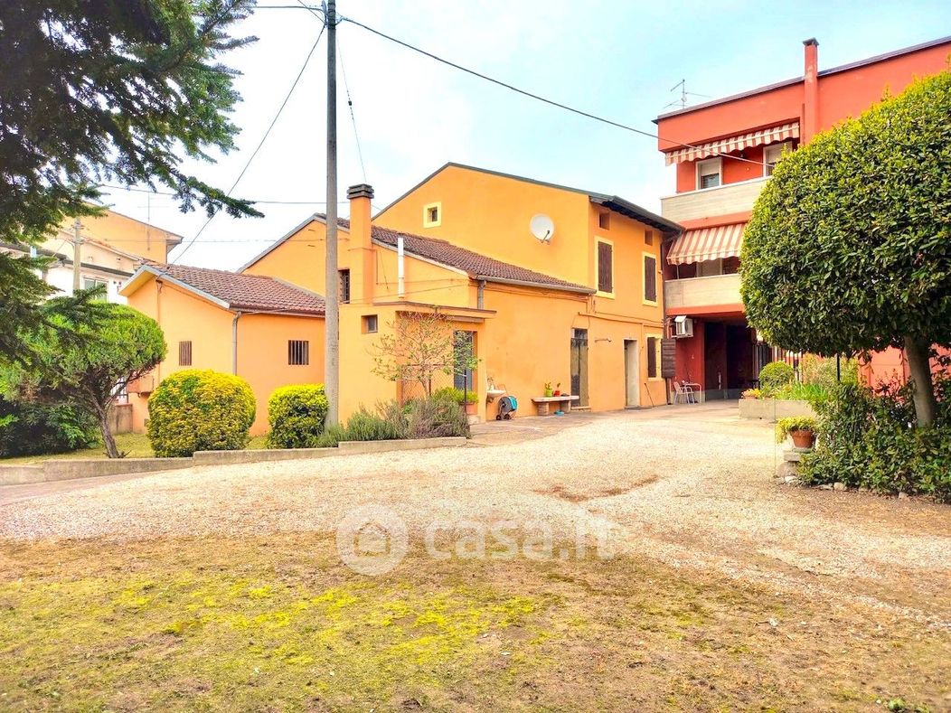 Casa Bi/Trifamiliare in Vendita in Via Giuseppe Garibaldi 52 a Bovolone