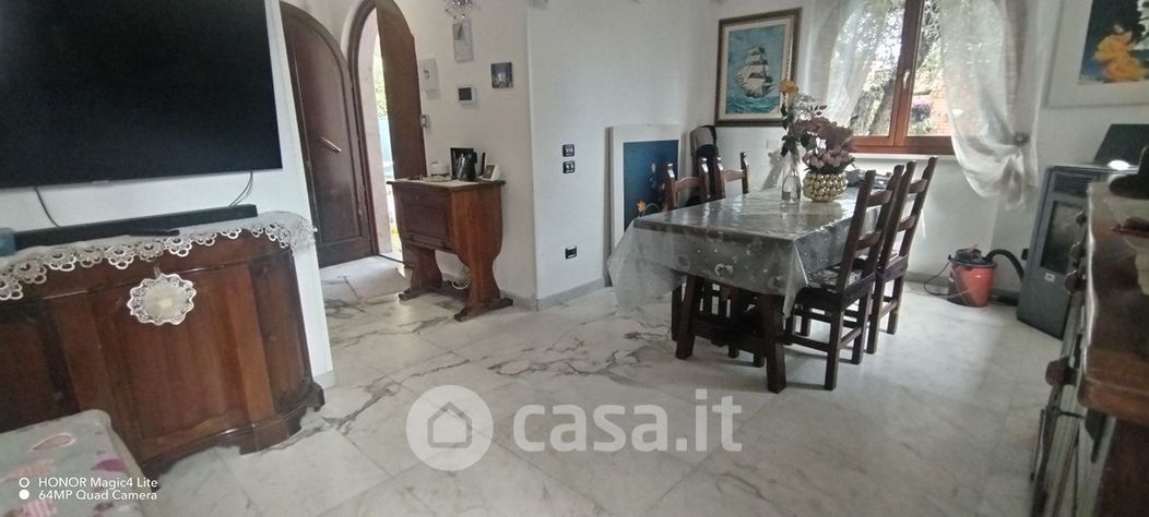 Casa Bi/Trifamiliare in Vendita in Via Giovan Pietro 15 a Carrara