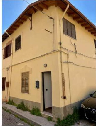 Appartamento in Vendita in Via Apuania 18 a Messina
