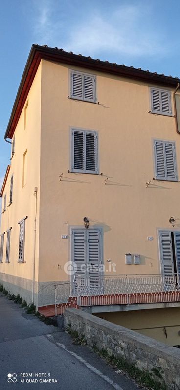 Casa Bi/Trifamiliare in Vendita in Via Fregionaia 211 a Lucca