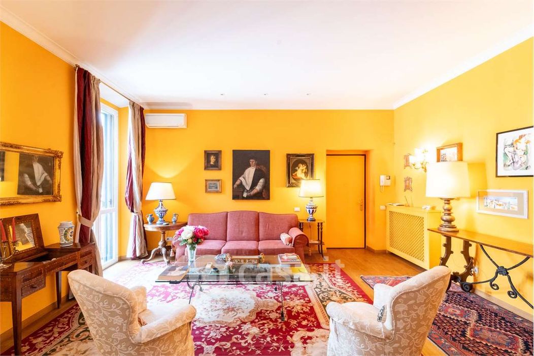 Appartamento in Vendita in Via Volturno 42 a Milano