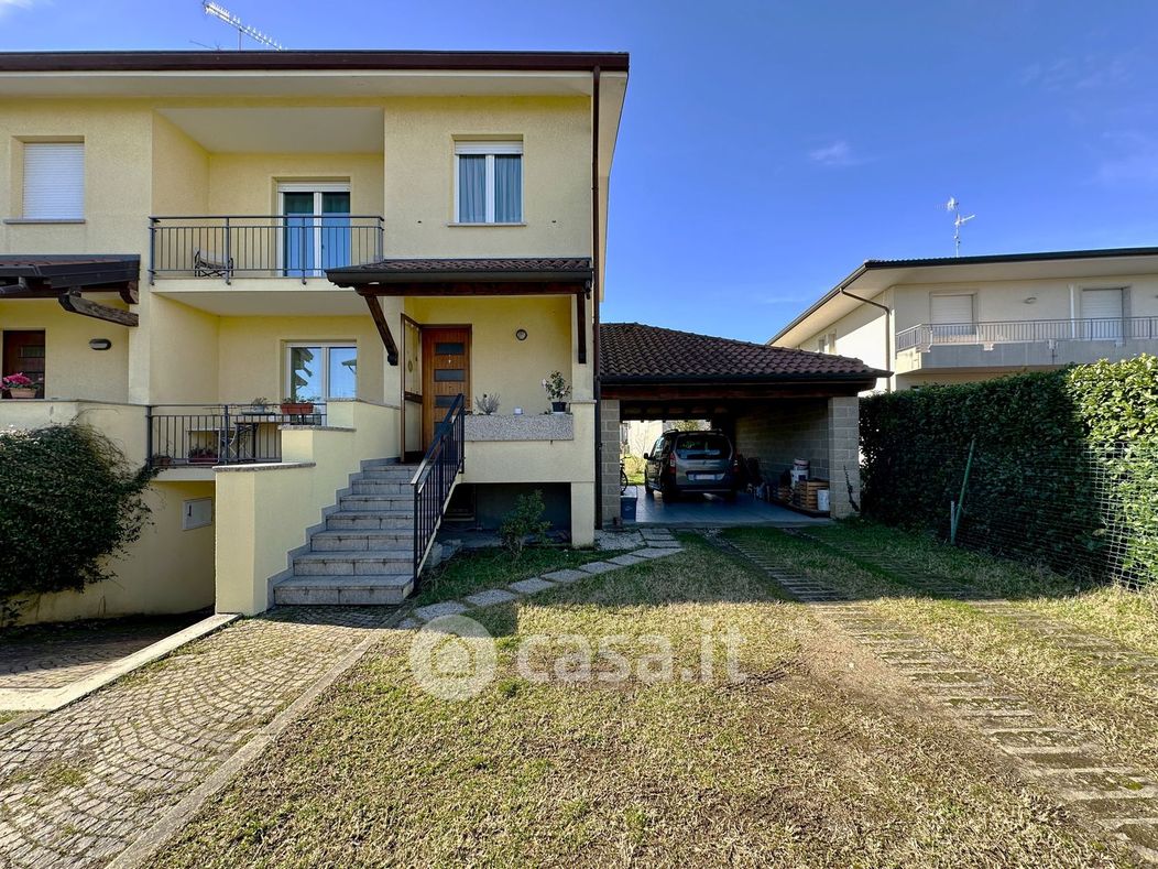 Casa Bi/Trifamiliare in Vendita in Via del Bon 169 a Udine