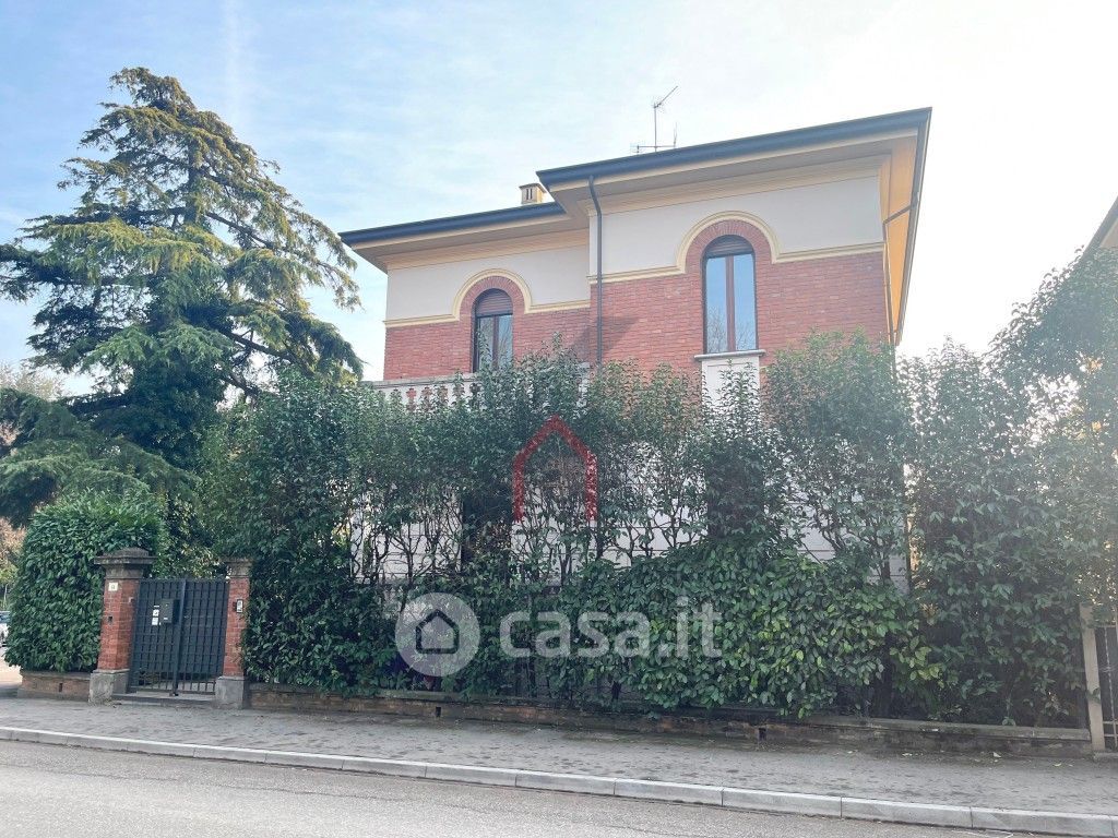 Casa indipendente in Vendita in Viale Filippo Corridoni a Forlì