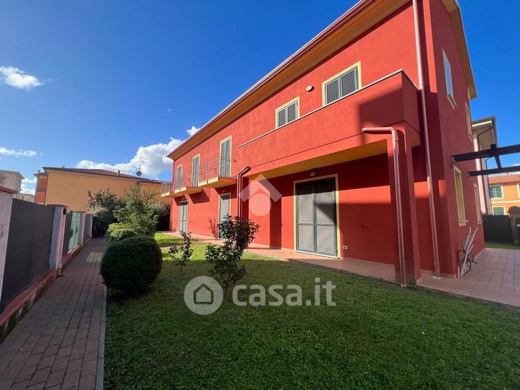 Casa Bi/Trifamiliare in Vendita in Via Elba a La Spezia