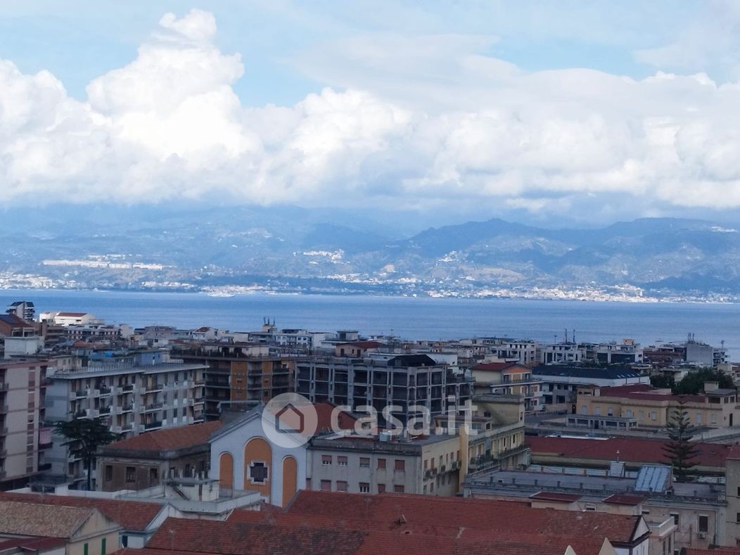 Appartamento in Vendita in Via Biferno - Salita Contino a Messina