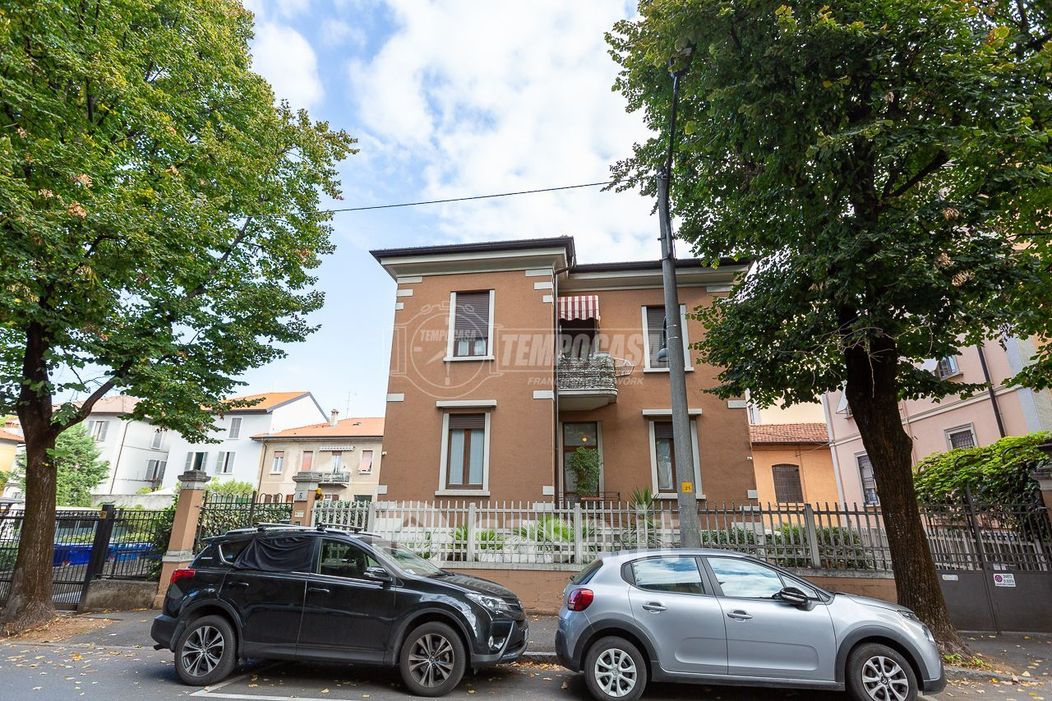Casa indipendente in Vendita in Via Montebello a Brescia