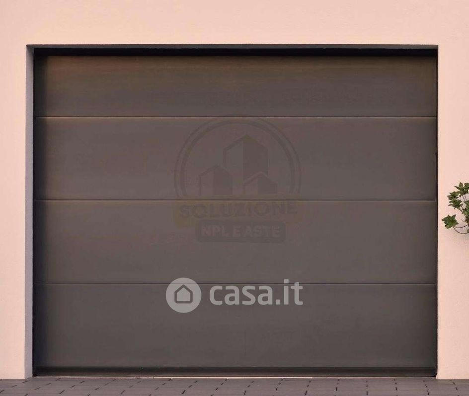 Garage/Posto auto in Vendita in Via Arrigo Boito 44 a Monza