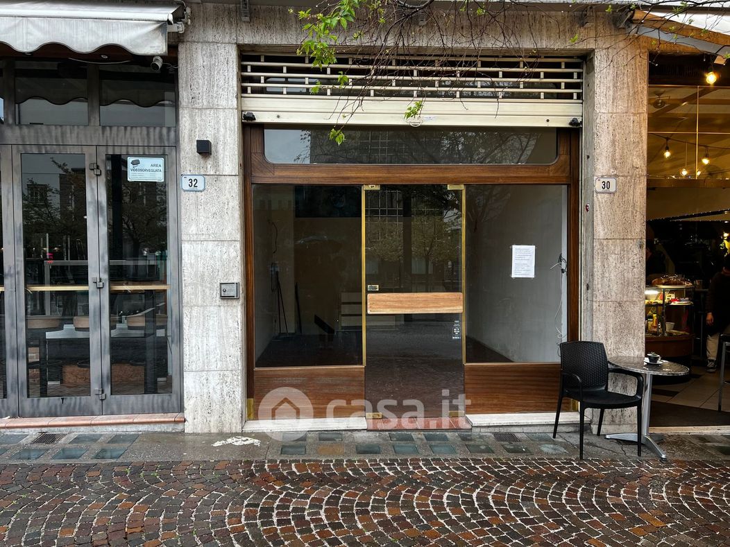 Negozio/Locale commerciale in Affitto in Via Raffaello Sernesi a Bolzano