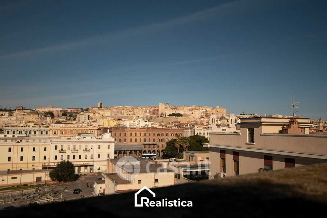 Appartamento in Vendita in Viale la Plaia a Cagliari