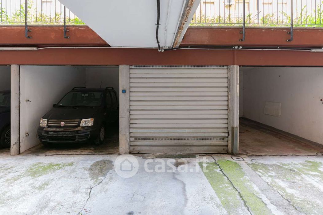 Garage/Posto auto in Vendita in Via Antonio Bazzini 29 a Milano
