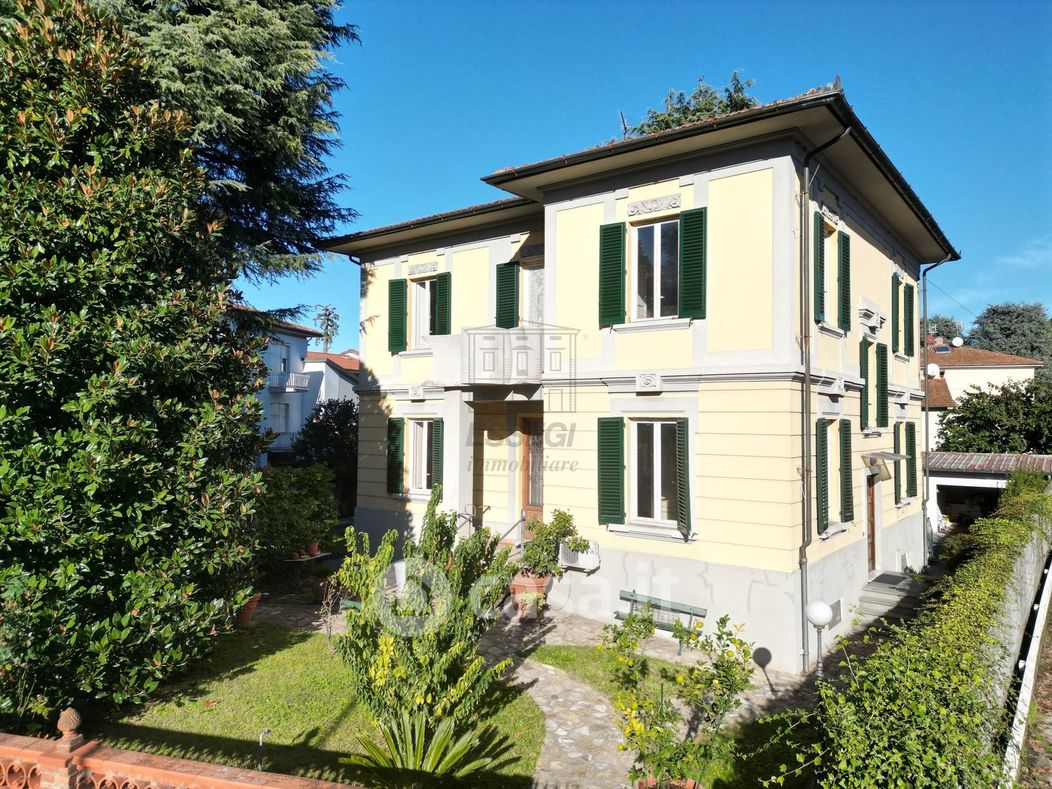 Villa in Vendita in Via Barsanti e Matteucci a Lucca