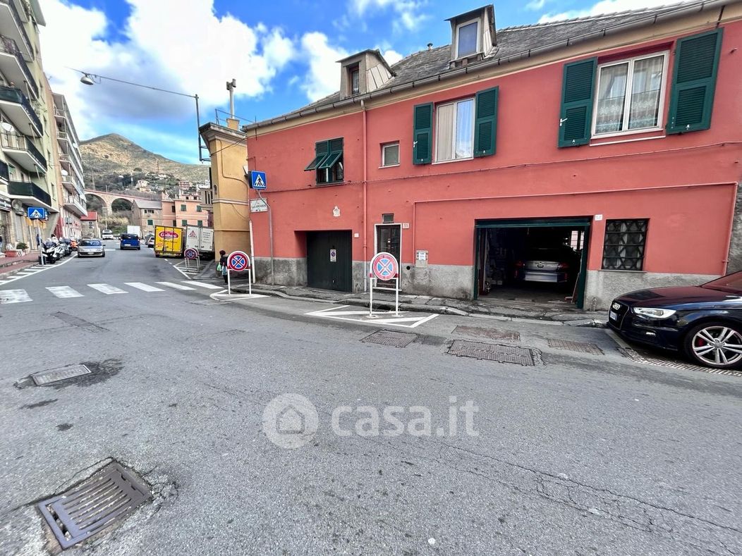 Garage/Posto auto in Vendita in Via Giovanni Arrivabene a Genova