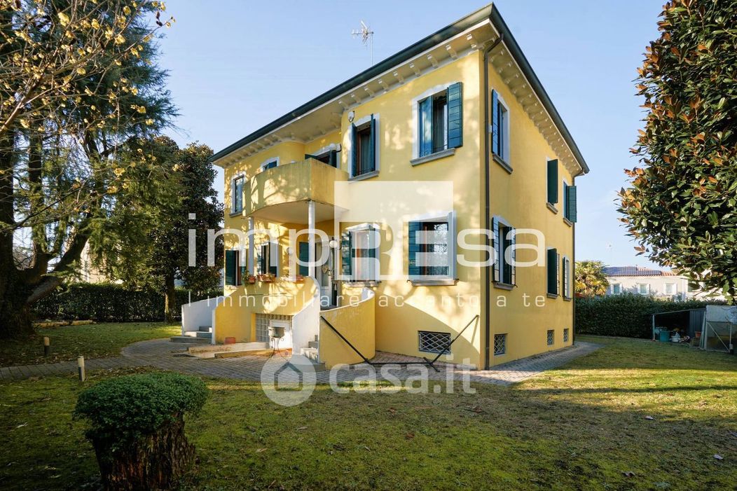 Villa in Vendita in Via Roma a Mogliano Veneto