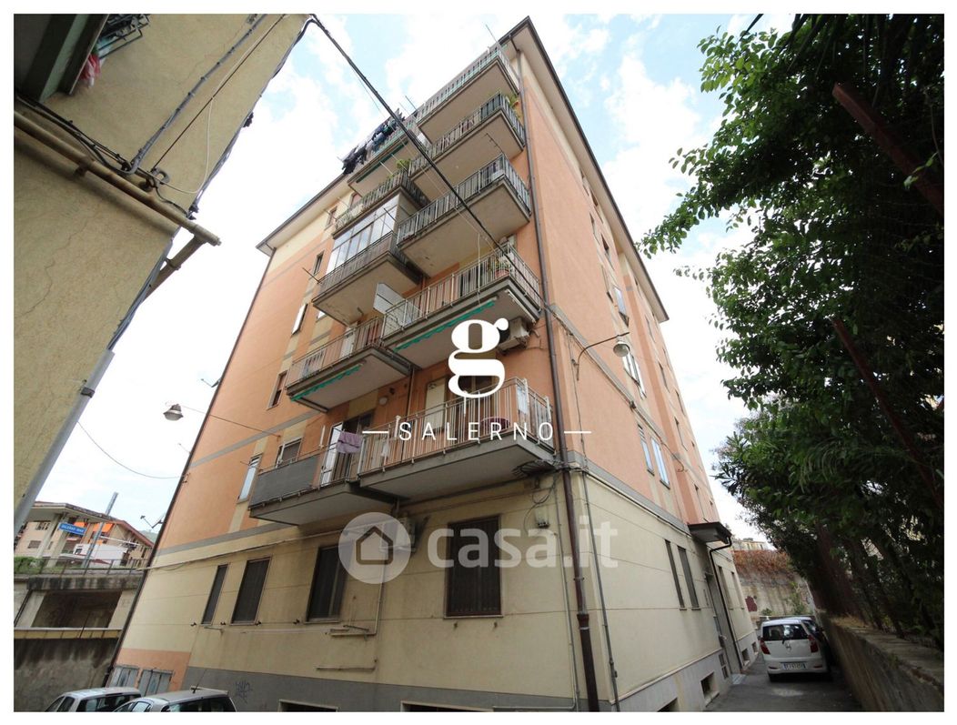 Appartamento in Vendita in Via Giuseppe Ram a Salerno