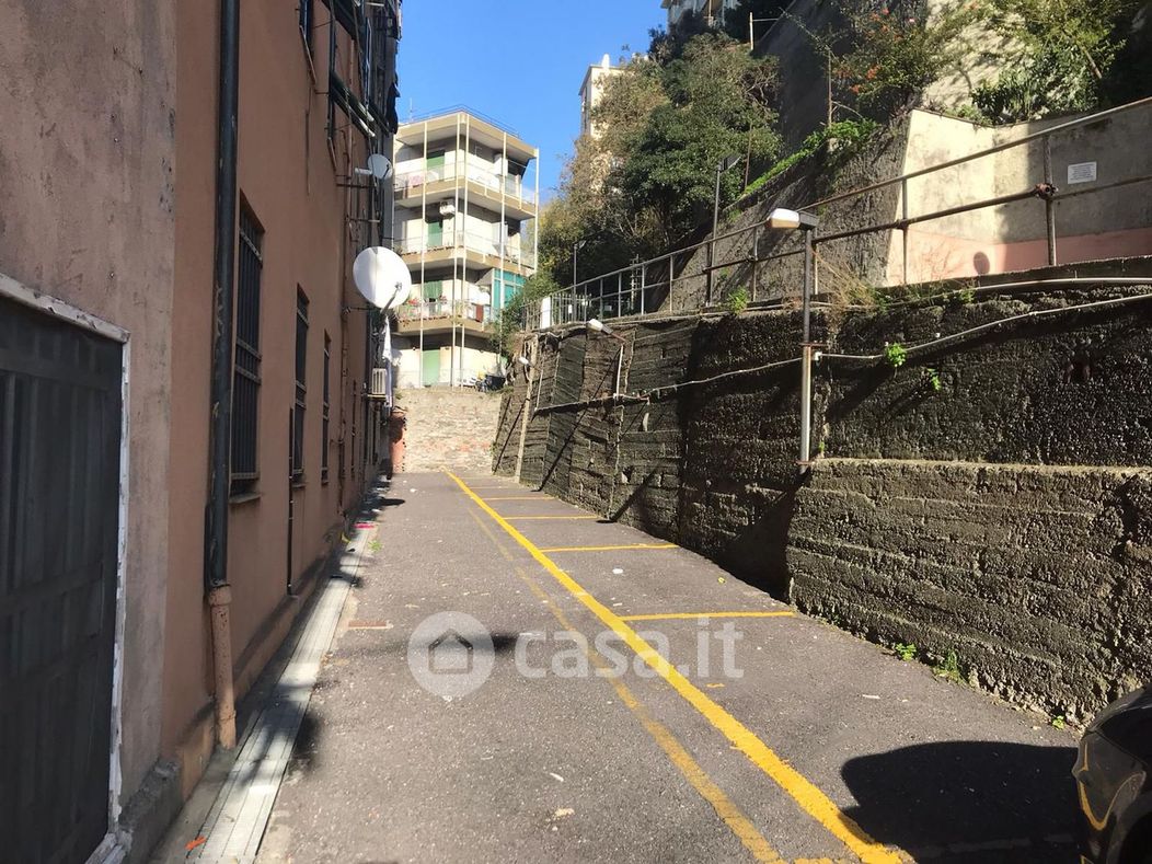 Garage/Posto auto in Vendita in Via San Bartolomeo del Fossato a Genova