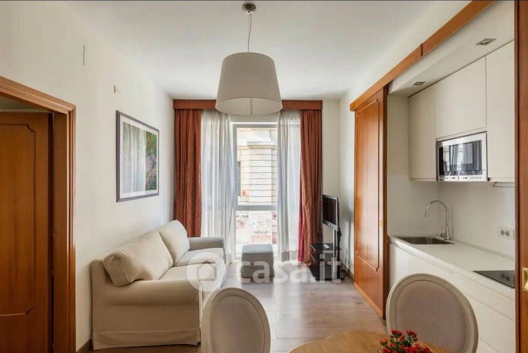 Appartamento in Affitto in Via Sicilia a Roma