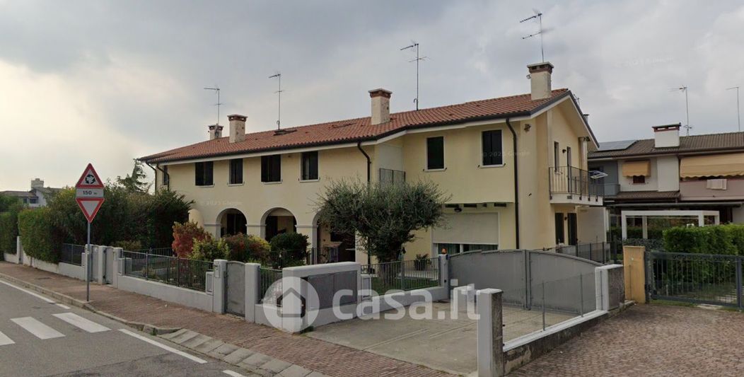 Casa Bi/Trifamiliare in Vendita in Via Giovanni Falcone 6 C a Spresiano