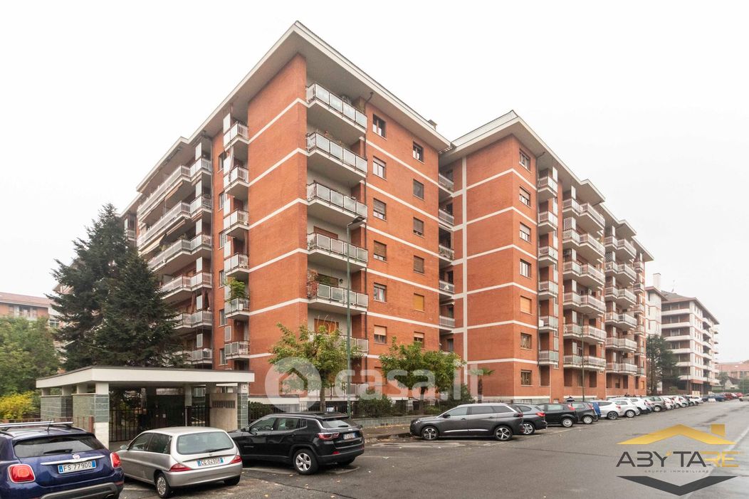 Appartamento in Vendita in Via Pietro Canonica 5 a Torino