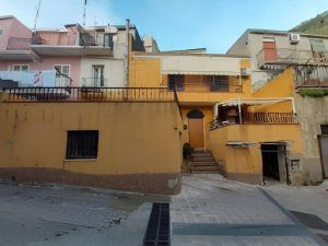 Appartamento in Vendita in Località Giampilieri Marina via Ful 4 a Messina