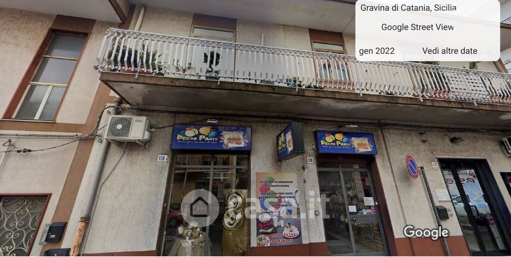 Negozio/Locale commerciale in Vendita in Via Vittorio Emanuele II 120 a Gravina di Catania