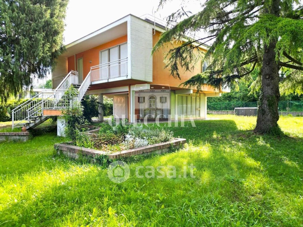 Villa in Vendita in Via Mattarana 1 a Lazise