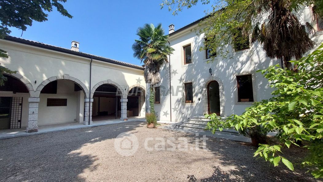 Villa in Vendita in Località BAESSE a Costermano sul Garda