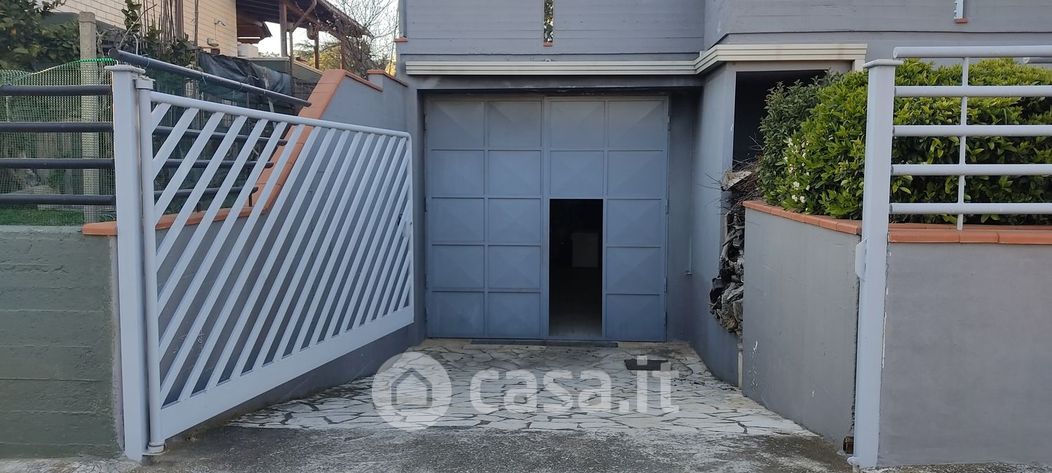Garage/Posto auto in Affitto in Via Santa Candida a Gioia del Colle
