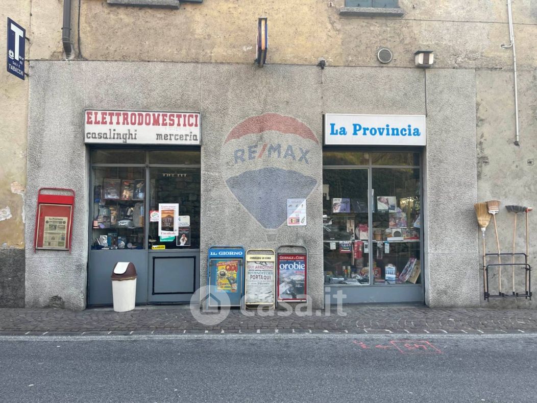 Negozio/Locale commerciale in Vendita in Via pila a Como
