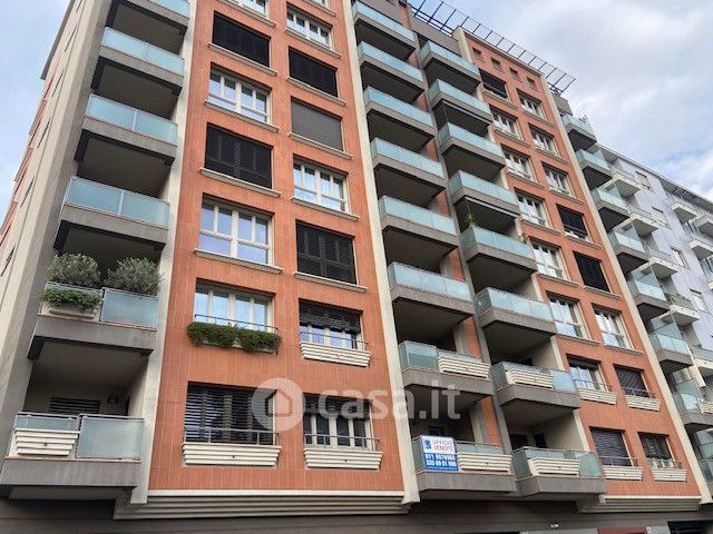 Appartamento in Vendita in Via Pietro Cossa 105 a Torino