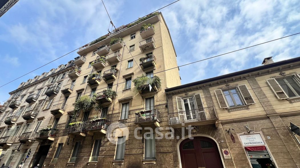 Appartamento in Vendita in Via Valperga Caluso 25 a Torino