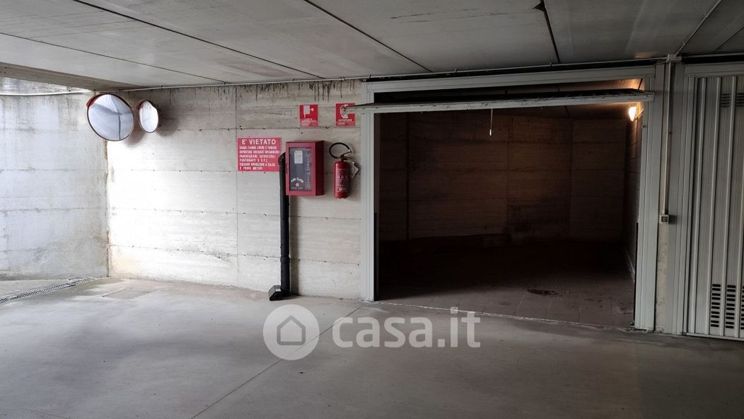 Garage/Posto auto in Vendita in Via Edmondo de Amicis a Burago di Molgora