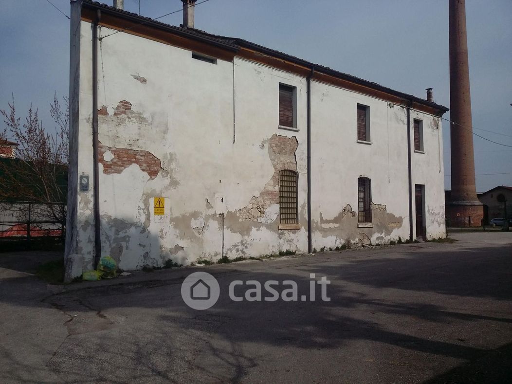 Rustico/Casale in Vendita in Piazza del Popolo 55 a San Martino Buon Albergo
