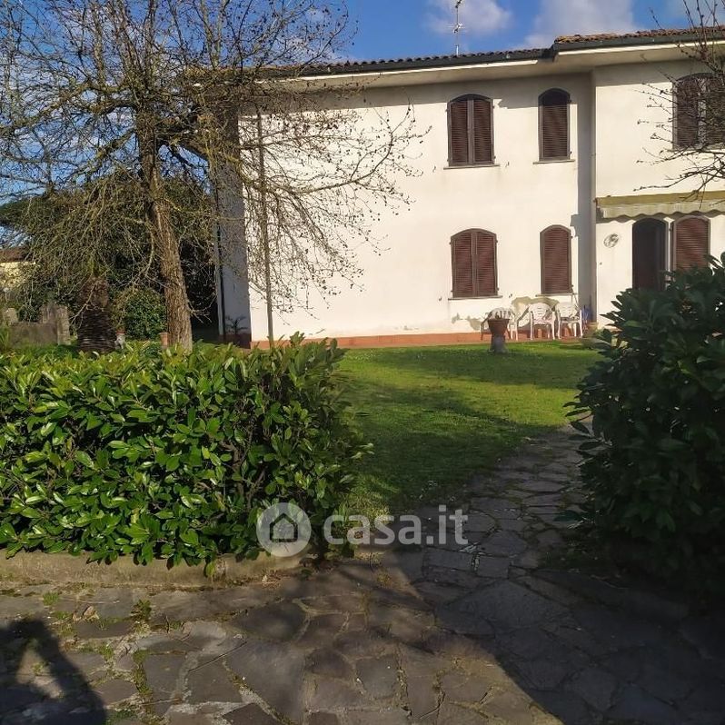 Villa in Vendita in a Montopoli in Val d'Arno