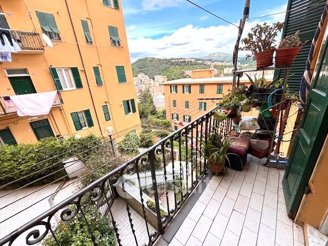Appartamento in Vendita in Via Antonio Burlando 40 a Genova