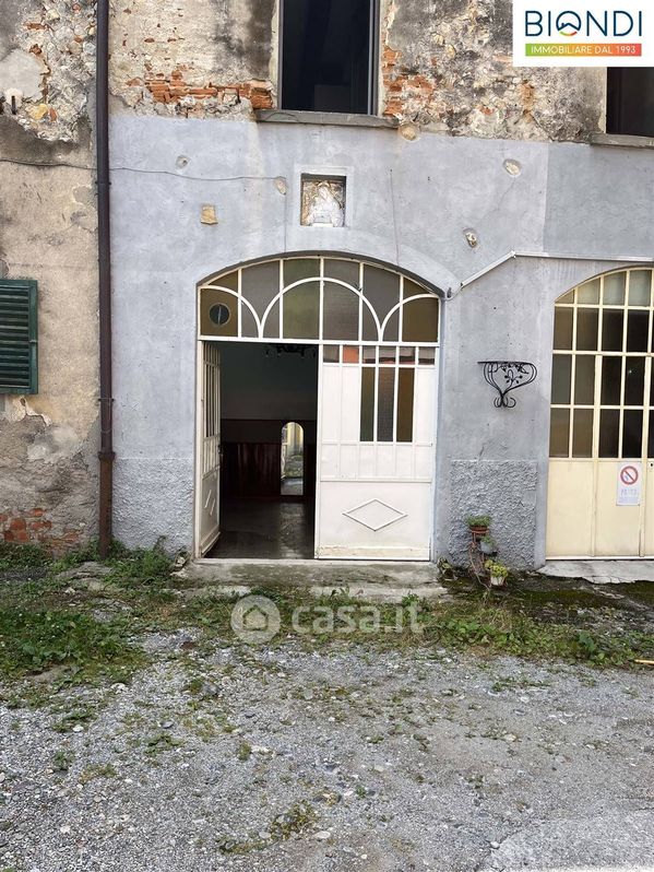 Garage/Posto auto in Vendita in Via Guglielmo Marconi a Alzano Lombardo