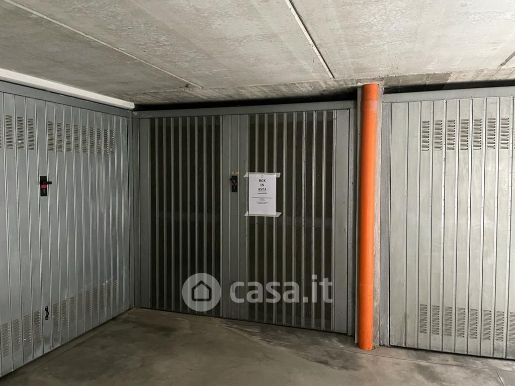 Garage/Posto auto in Vendita in Via Volta 22 /b a Stezzano