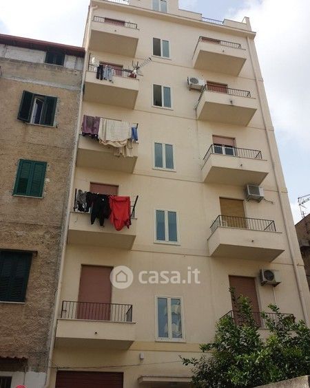 Appartamento in Vendita in Via Carmelo Lazzaro a Palermo