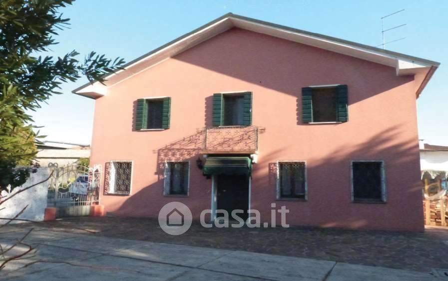 Casa Bi/Trifamiliare in Vendita in Via Giuseppe Mazzini a Codognè