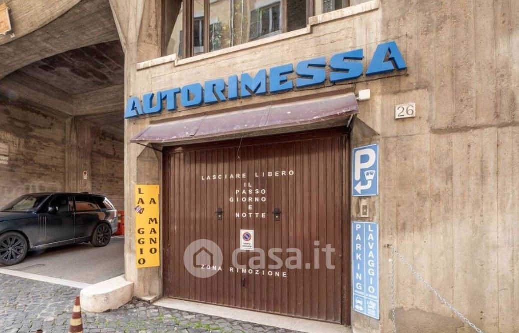 Garage/Posto auto in Vendita in Via di San Paolo alla Regola a Roma