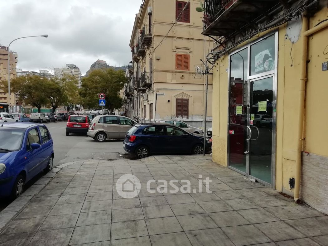 Negozio/Locale commerciale in Affitto in Via montepellegrino 81 a Palermo