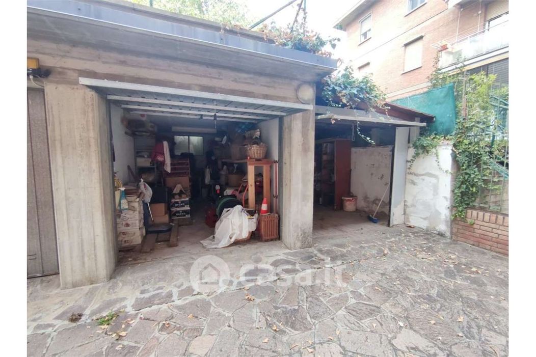 Garage/Posto auto in Vendita in Via Ugo Foscolo 1 a Ozzano dell'Emilia