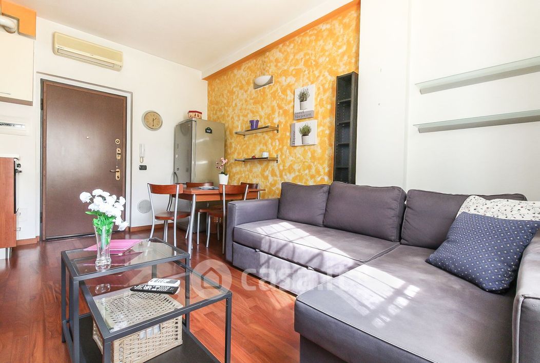 Appartamento in Vendita in Via Lorenteggio 31 a Milano