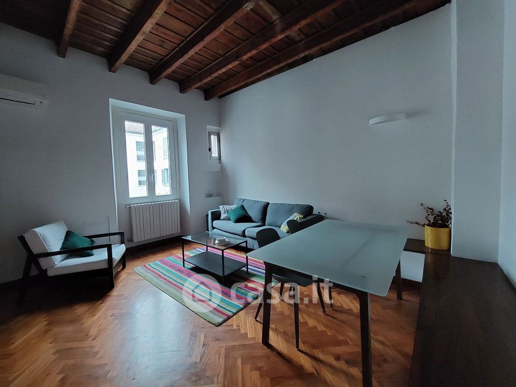 Appartamento in Affitto in Via Arnolfo di Cambio a Milano