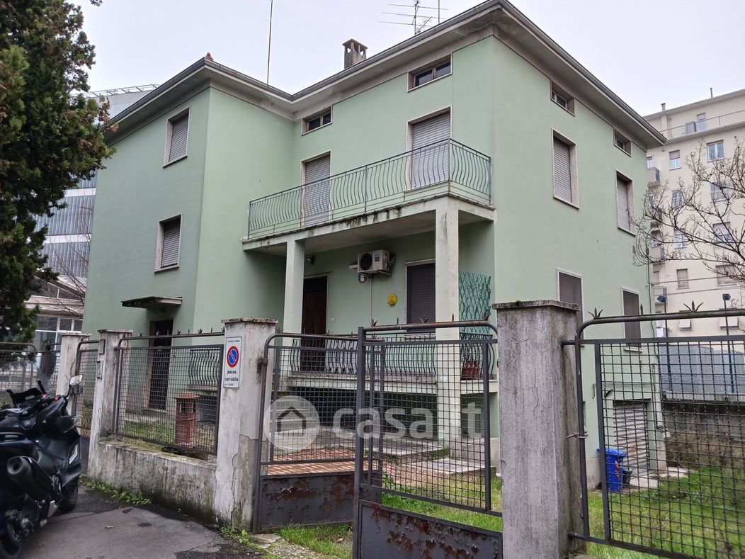 Casa indipendente in Vendita in Via Sartori a Parma