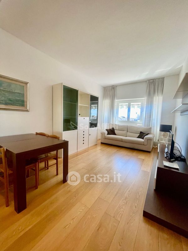Appartamento in Affitto in Via Claudio Debussy 9 a Milano