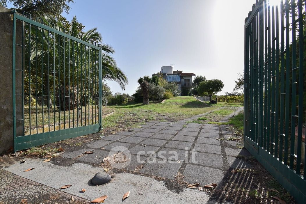 Villa in Vendita in Via Salemi Pennisi 80 a Aci Sant'Antonio