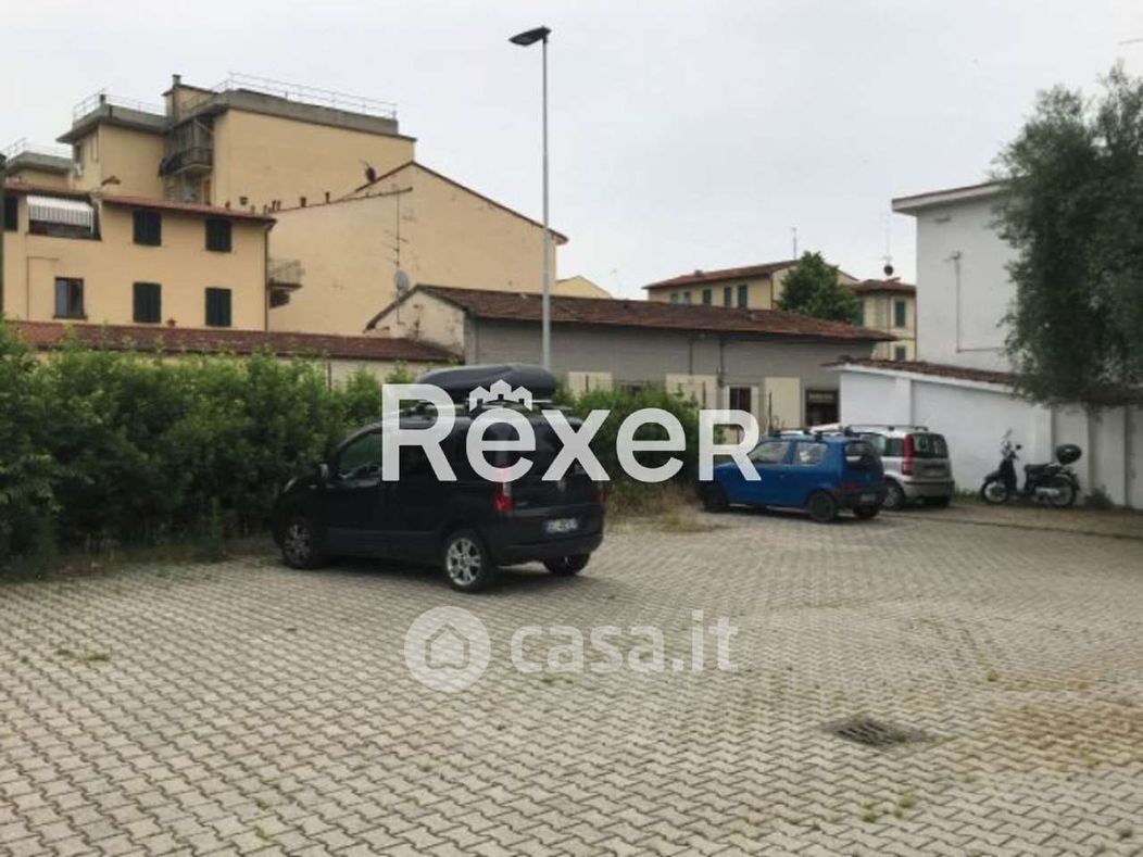 Garage/Posto auto in Vendita in Via Aretina a Firenze