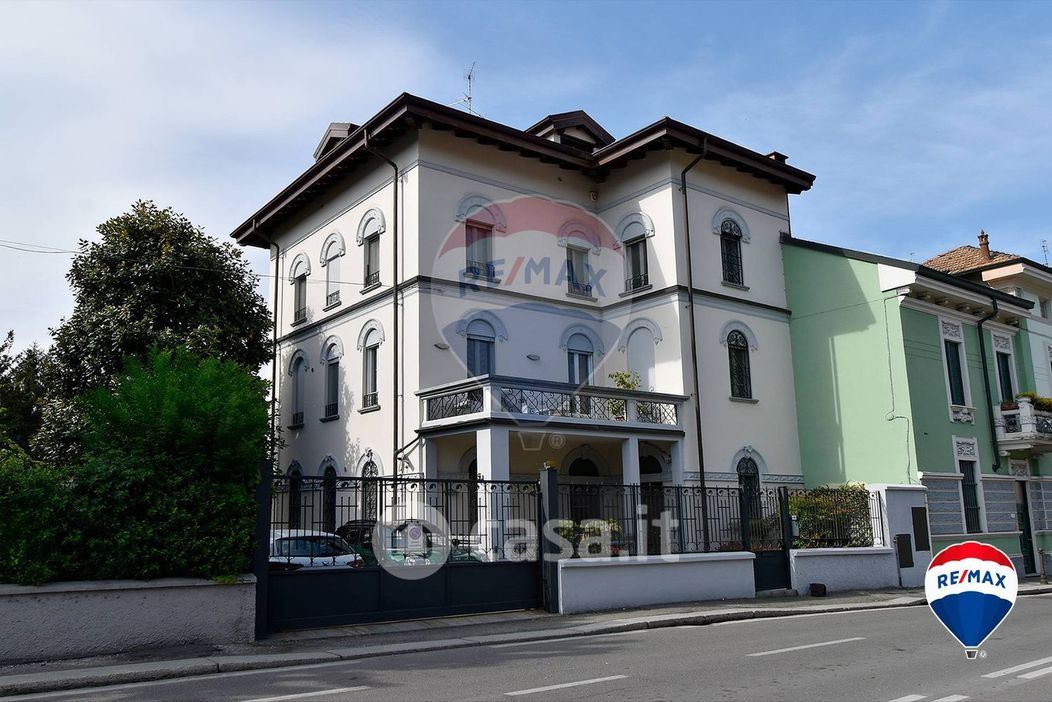 Casa Bi/Trifamiliare in Vendita in Via Antonio Giovanni Scopoli 15 a Pavia