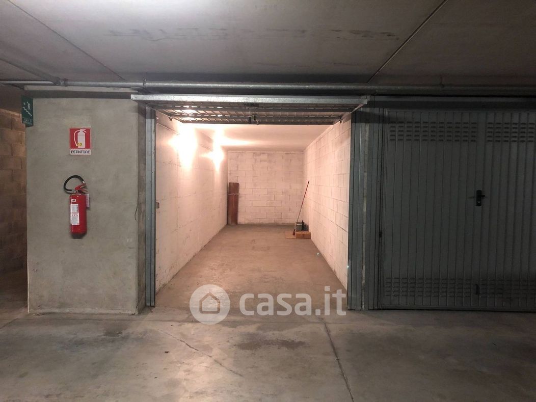Garage/Posto auto in Vendita in Via Alessandro Volta 17 a Novate Milanese