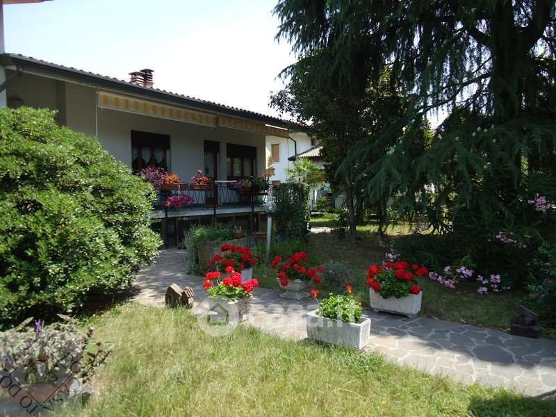 Casa Bi/Trifamiliare in Vendita in Via Gioachino Rossini a Noale